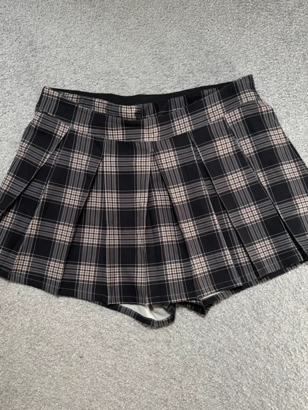 Plaid Pleated Skort in Black and Beige